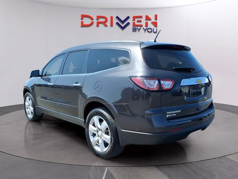 Used 2017 Chevrolet Traverse LT w/ Style and Technology Package image 3
