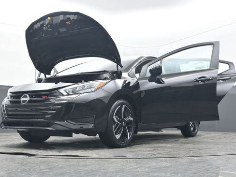 New 2025 Nissan Versa SR w/ Trunk Package image 40