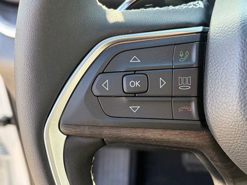 New 2026 Jeep Grand Cherokee Altitude image 17