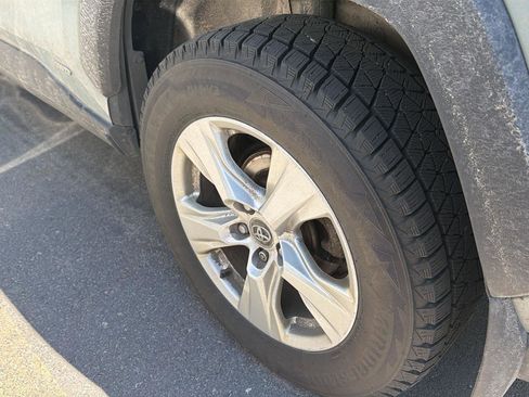 Used 2020 Toyota RAV4 XLE w/ Convenience Package image 10