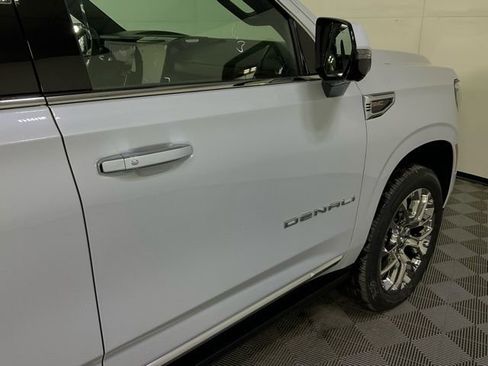 New 2026 GMC Yukon XL Denali w/ Denali Reserve Package image 8