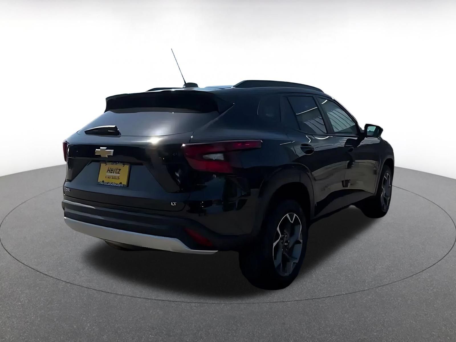 Used 2025 Chevrolet Trax LT FWD image 14