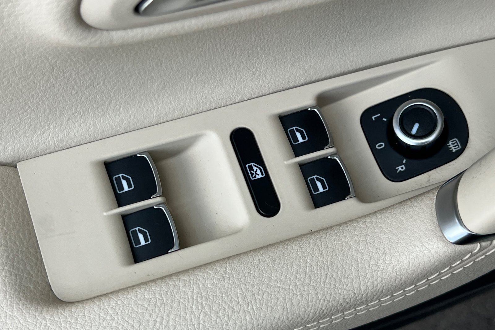 Used 2010 Volkswagen CC Luxury FWD image 12