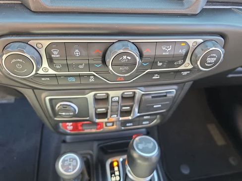 Used 2023 Jeep Wrangler Unlimited Rubicon 4xe w/ Cold Weather Group AWD/4WD image 19