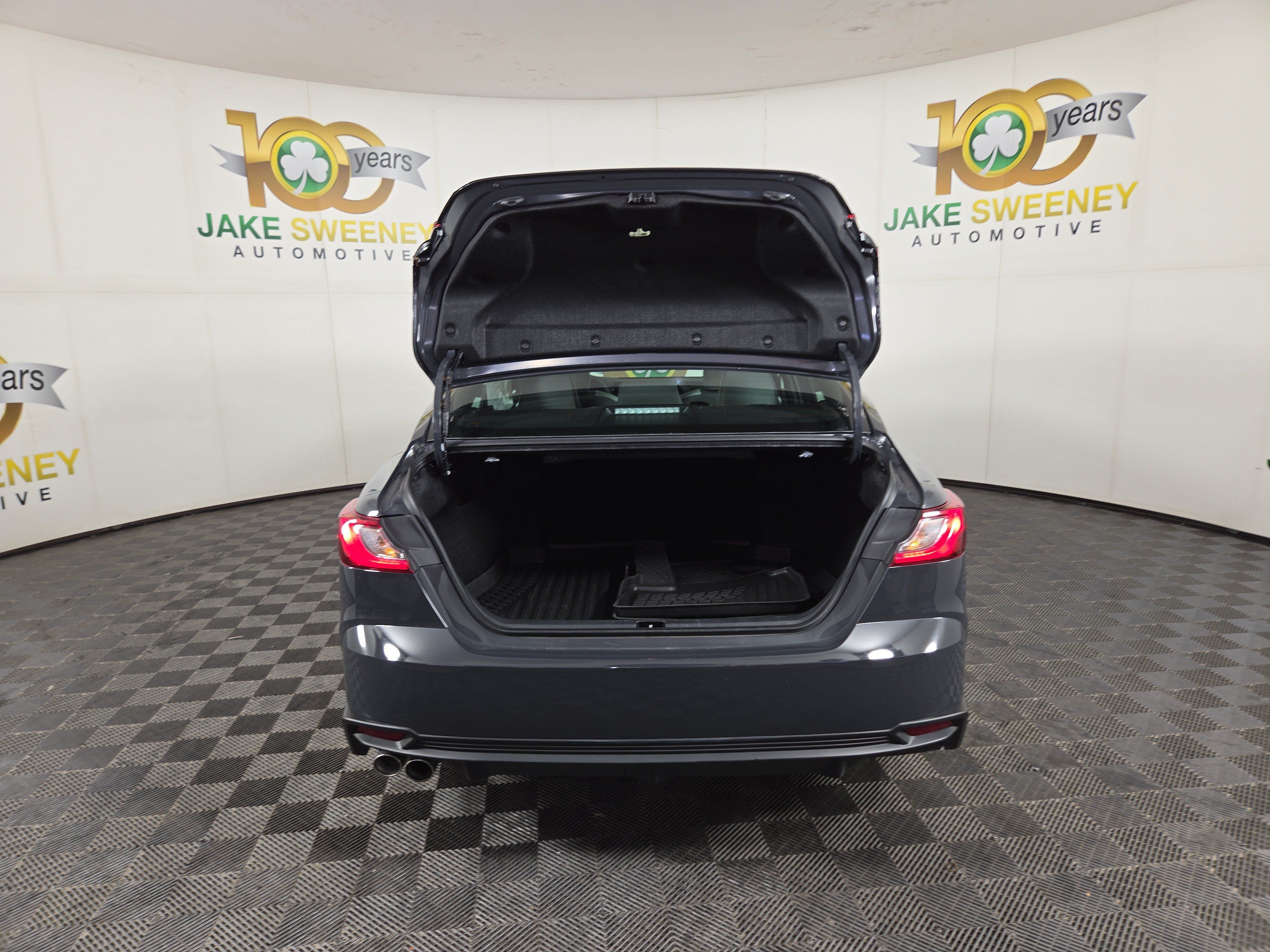 Used 2025 Toyota Camry SE w/ Convenience Package FWD image 32