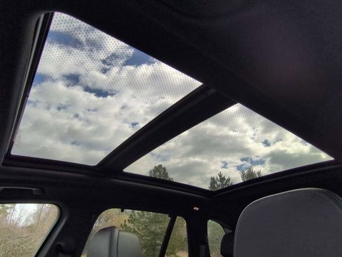 Used 2022 BMW X5 xDrive40i w/ M Sport Package image 18