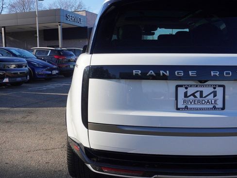 Used 2025 Land Rover Range Rover SE AWD/4WD image 17