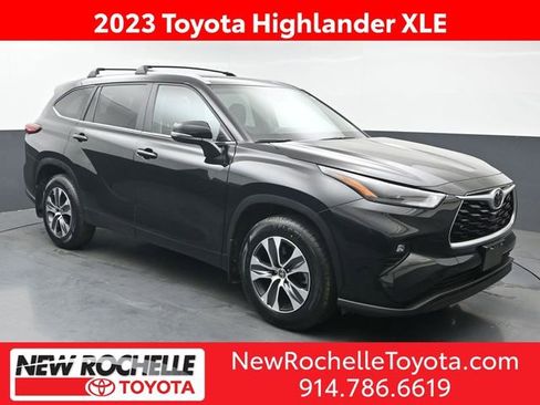 Used 2023 Toyota Highlander XLE AWD/4WD image 1