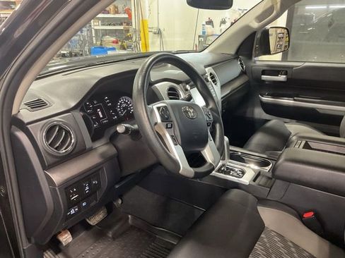 Used 2018 Toyota Tundra SR5 w/ TRD Off Road Package image 9