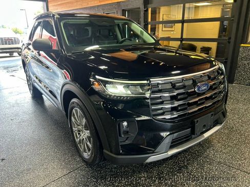 Used 2025 Ford Explorer Active w/ Active Comfort Package AWD/4WD image 8