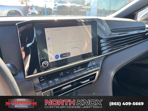 Used 2025 Toyota Camry SE image 8