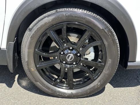 Used 2023 Nissan Kicks SR w/ SR Premium Package FWD image 7