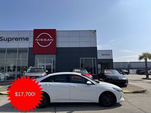 Used 2023 Hyundai Elantra SEL w/ Cargo Package image 7