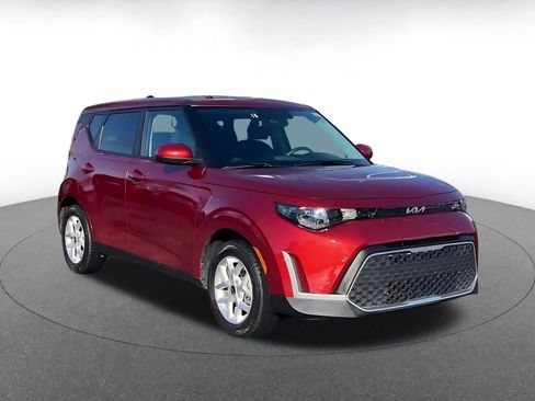 Used 2025 Kia Soul LX w/ LX Technology Package image 3