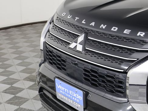 Used 2024 Mitsubishi Outlander ES image 11