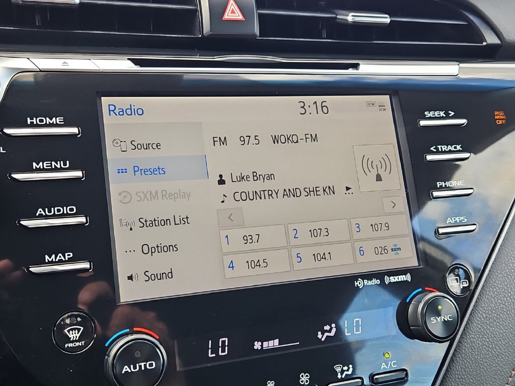 Used 2020 Toyota Camry XLE FWD image 25