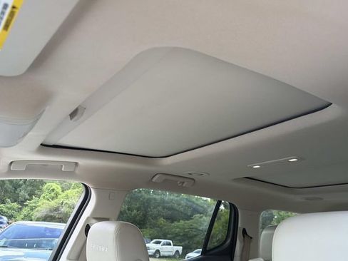 Used 2022 GMC Acadia Denali w/ Denali Technology Package AWD/4WD image 37