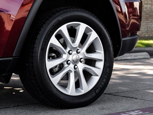 Used 2017 Jeep Grand Cherokee Limited image 64