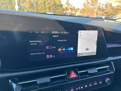 Used 2023 Kia Niro SX Touring image 26