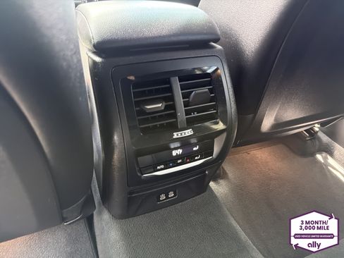 Used 2025 BMW X4 xDrive30i AWD/4WD image 12