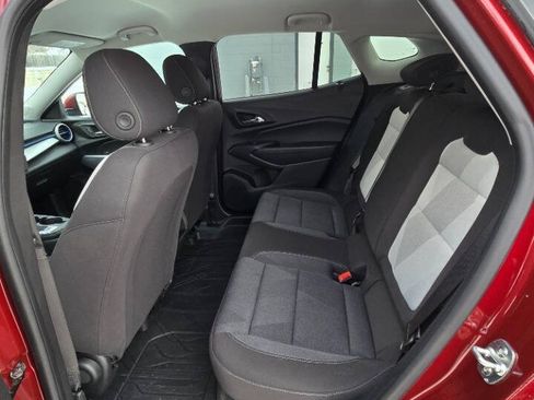 Used 2024 Chevrolet Trax LS w/ LS Convenience Package FWD image 16