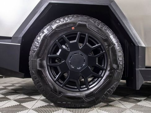 Used 2024 Tesla Cybertruck AWD Crew Cab image 34