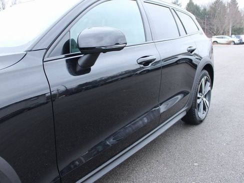 Used 2025 Volvo V60 B5 Cross Country Plus image 47