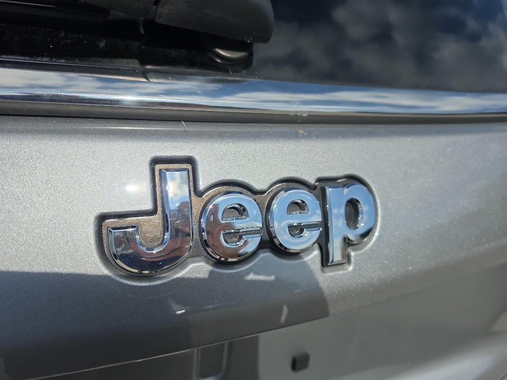 Used 2020 Jeep Compass Latitude w/ Cold Weather Group AWD/4WD image 15