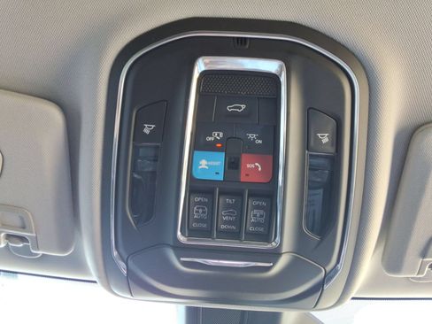 Used 2023 Jeep Grand Cherokee Limited AWD/4WD image 19