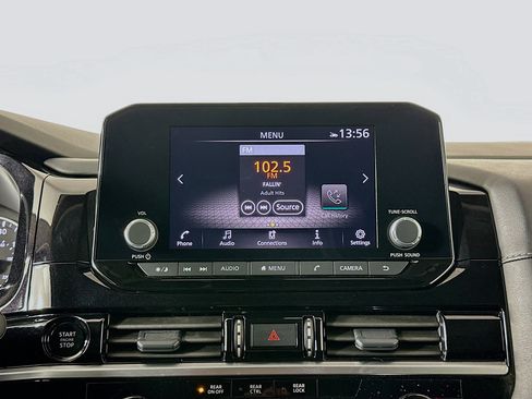 Used 2025 Nissan Pathfinder SV FWD image 21