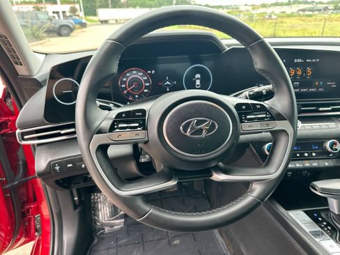 Used 2023 Hyundai Elantra Limited w/ Preferred Accessory Package FWD image 14
