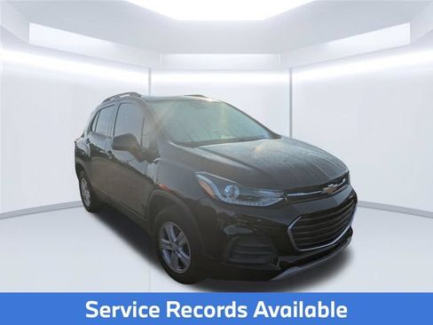 Used 2022 Chevrolet Trax LT w/ LT Convenience Package AWD/4WD image 4