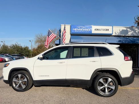 Used 2019 Jeep Cherokee Limited FWD image 28