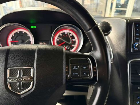 Used 2019 Dodge Grand Caravan SXT FWD image 12