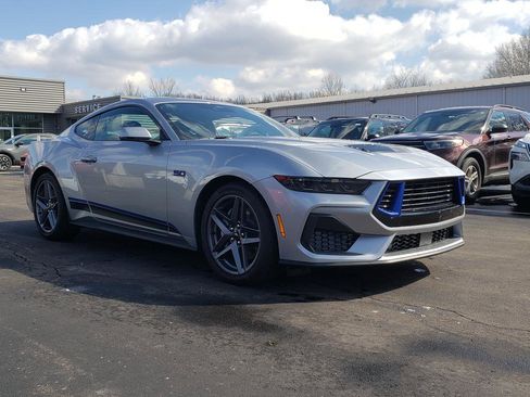 Used 2024 Ford Mustang GT Premium image 3