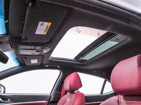 Certified 2025 Genesis G70 2.5T w/ Sport Prestige Package image 15