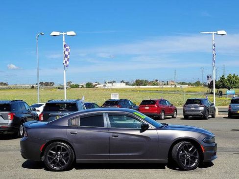 Used 2019 Dodge Charger SXT w/ Blacktop Package RWD image 3