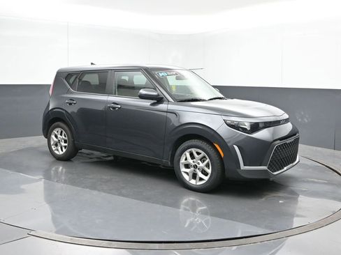 Used 2025 Kia Soul LX w/ LX Technology Package image 7