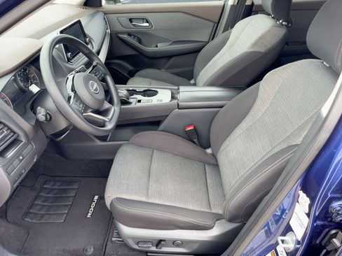 Used 2023 Nissan Rogue SV image 5