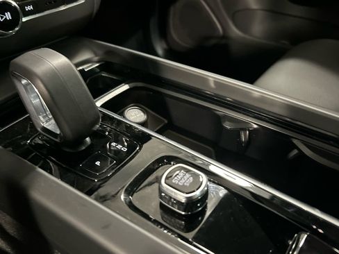 Certified 2025 Volvo XC60 B5 Plus image 18