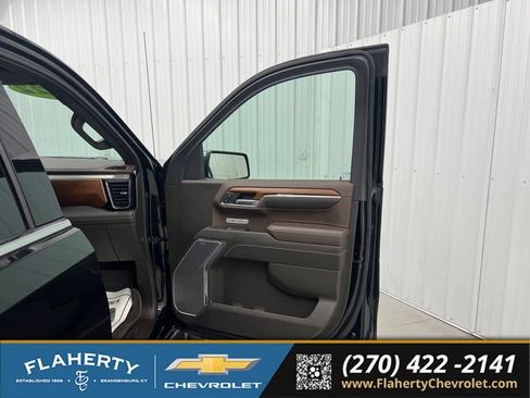 Used 2022 GMC Sierra 1500 Denali w/ Technology Package AWD/4WD image 14
