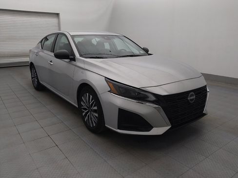 Used 2024 Nissan Altima 2.5 SV image 13