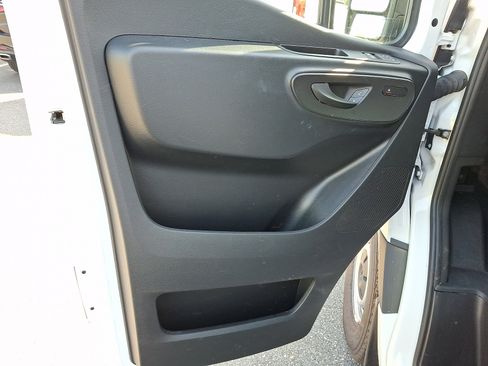 Used 2025 Mercedes-Benz Sprinter 2500 image 13