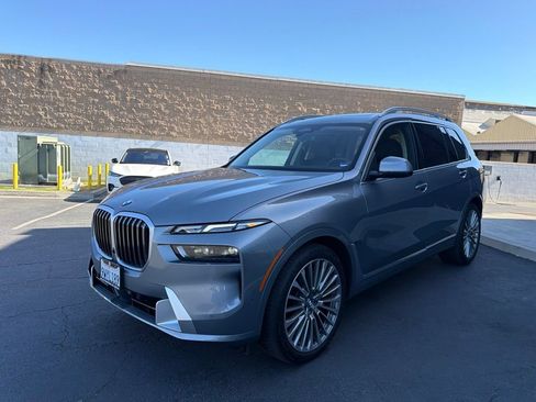 Used 2026 BMW X7 xDrive40i w/ Premium Package AWD/4WD image 11