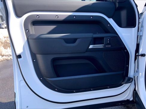 New 2026 Land Rover Defender 110 X-Dynamic SE image 10