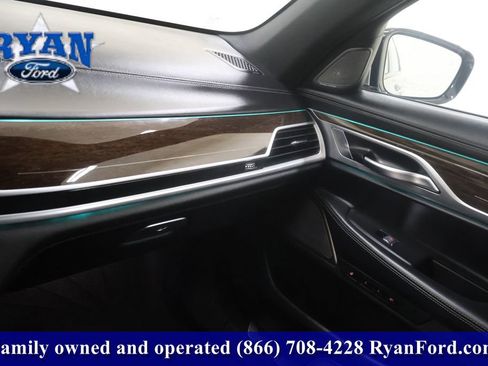 Used 2022 BMW 750i xDrive w/ Executive Package image 27