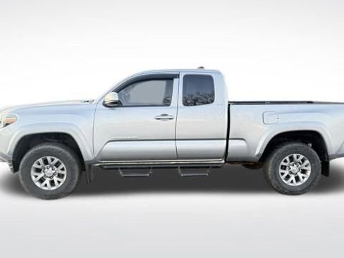 Used 2018 Toyota Tacoma SR5 image 11