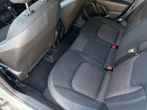 Used 2023 Jeep Renegade Latitude image 25