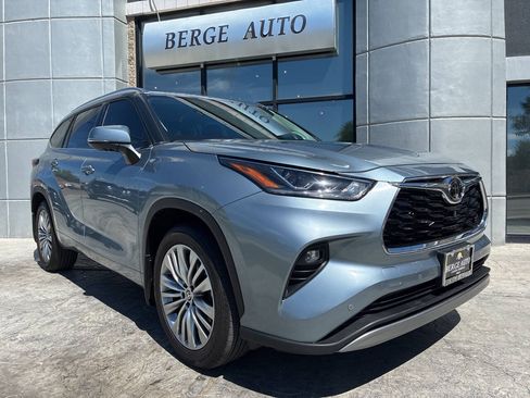 Used 2024 Toyota Highlander Platinum AWD/4WD image 1