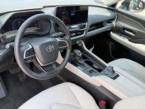 Used 2026 Toyota Grand Highlander AWD image 12